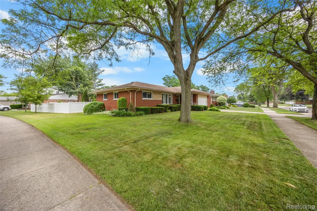 30064 Bentley Street Livonia City MI 48154