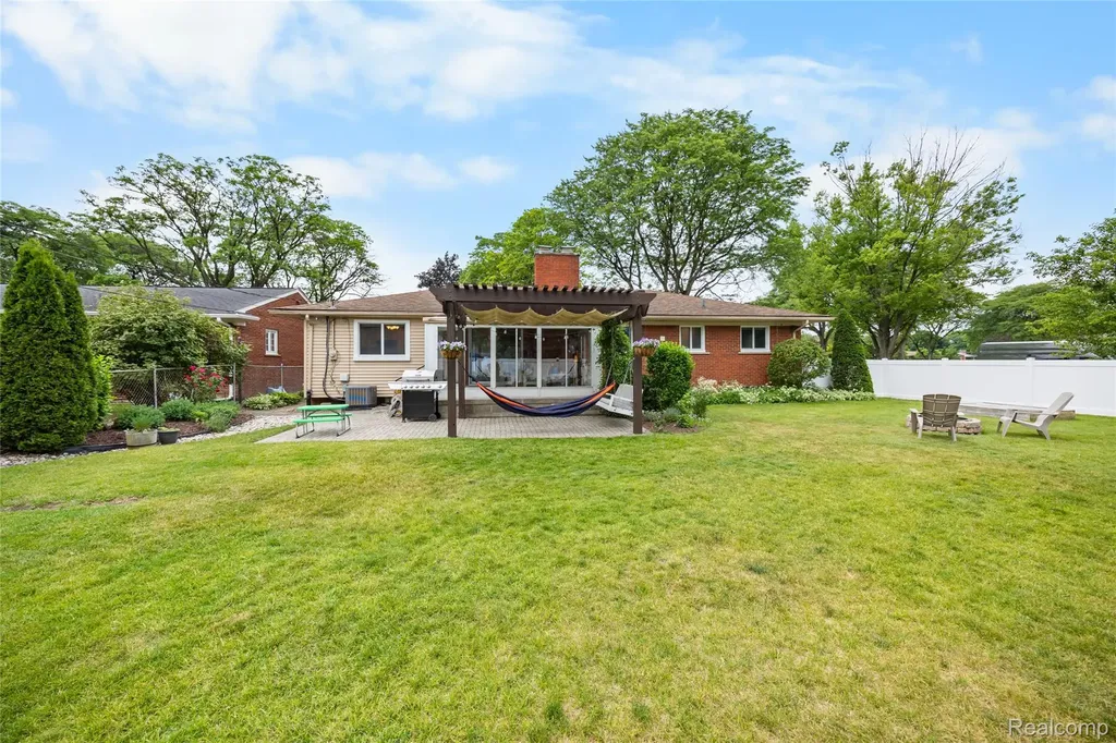 30064 Bentley Street Livonia City MI 48154