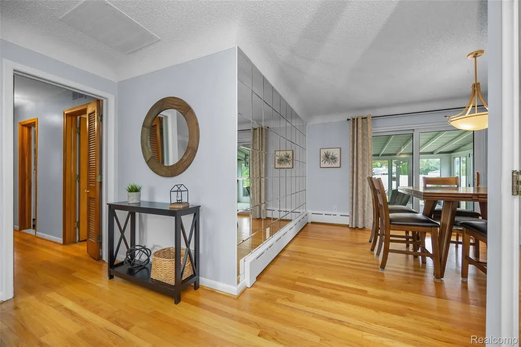 30064 Bentley Street Livonia City MI 48154