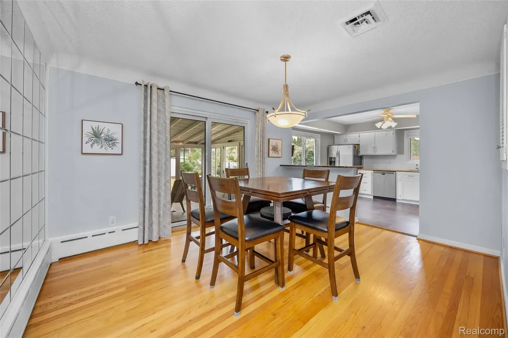 30064 Bentley Street Livonia City MI 48154