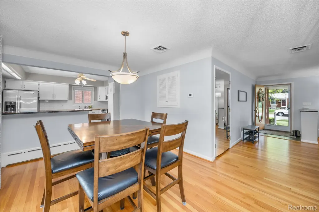30064 Bentley Street Livonia City MI 48154