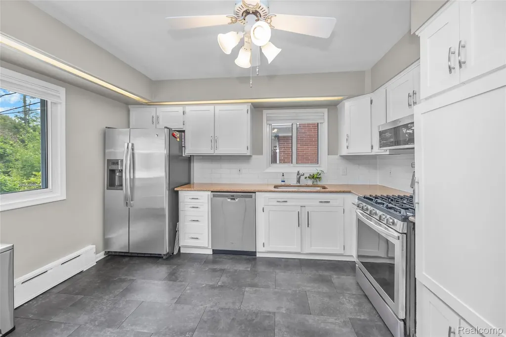 30064 Bentley Street Livonia City MI 48154