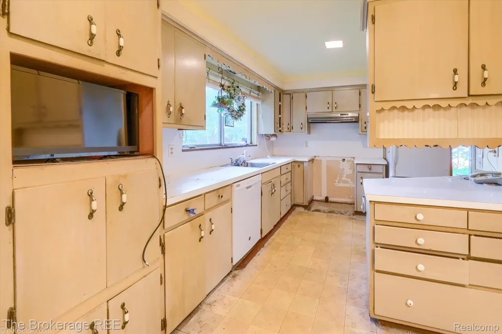 575 Bancroft Street Imlay City City MI 48444