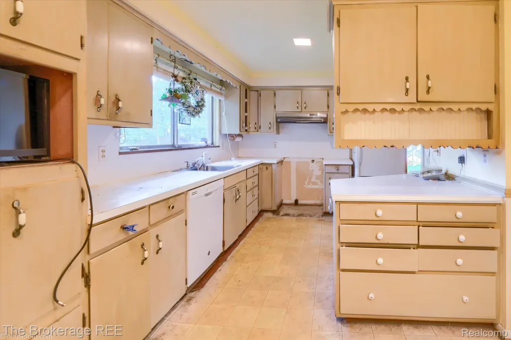 575 Bancroft Street Imlay City City MI 48444