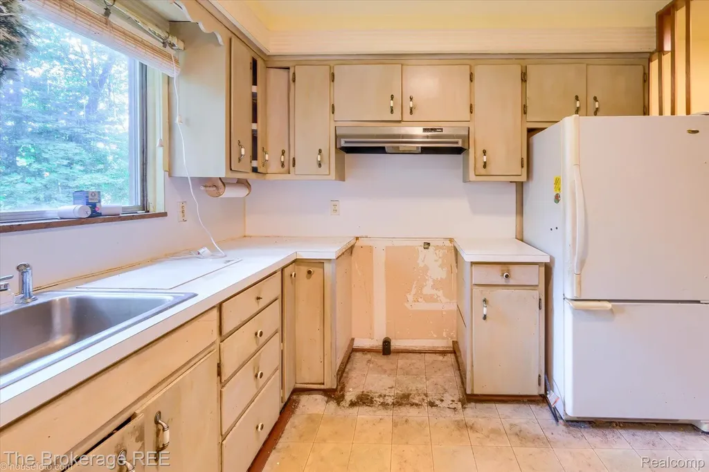 575 Bancroft Street Imlay City City MI 48444