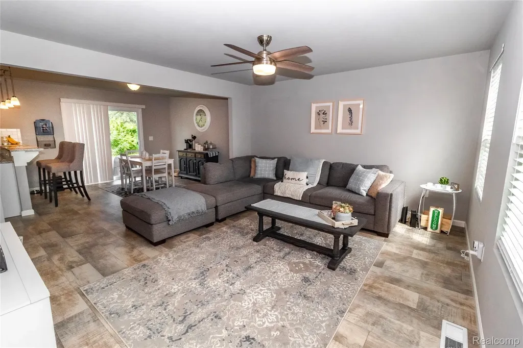 1205 Lancaster Street Lapeer City MI 48446
