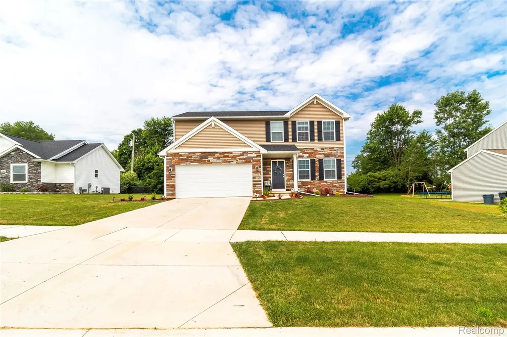 1205 Lancaster Street Lapeer City MI 48446