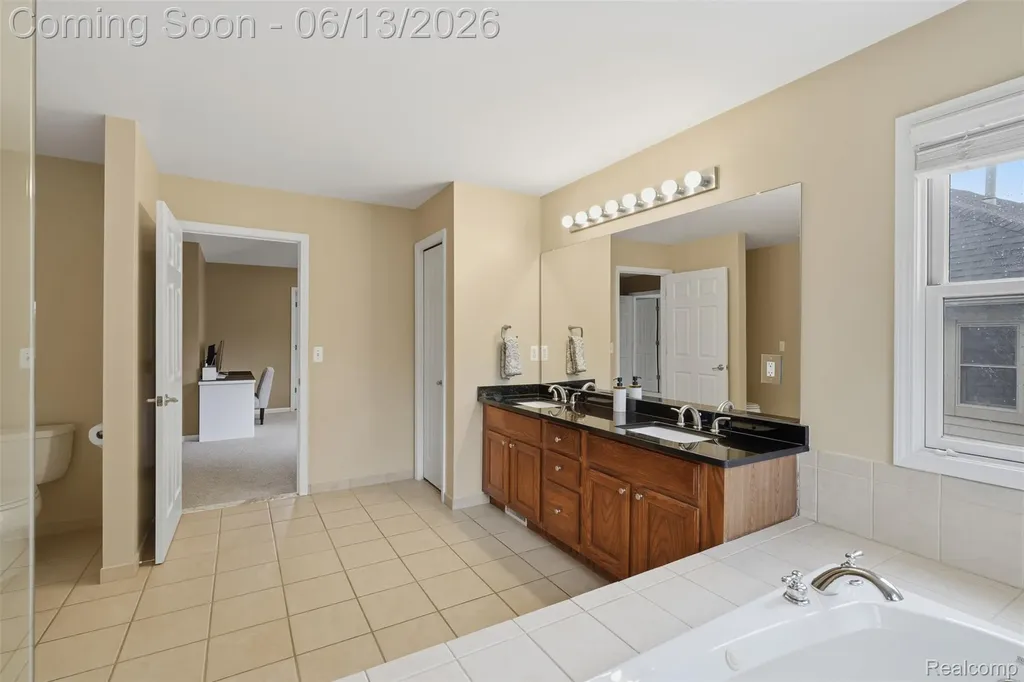 41920 Wolfe Pass Novi City MI 48377