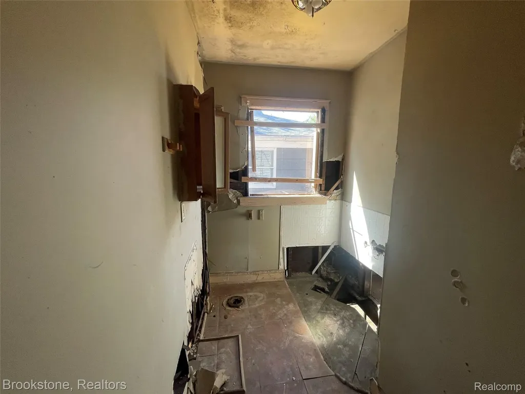 12610 Hamburg Street Detroit City MI 48205