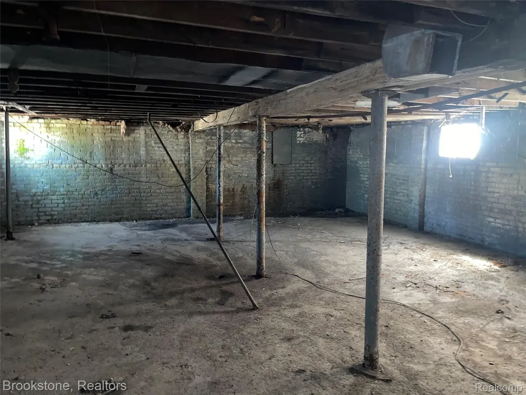 12610 Hamburg Street Detroit City MI 48205