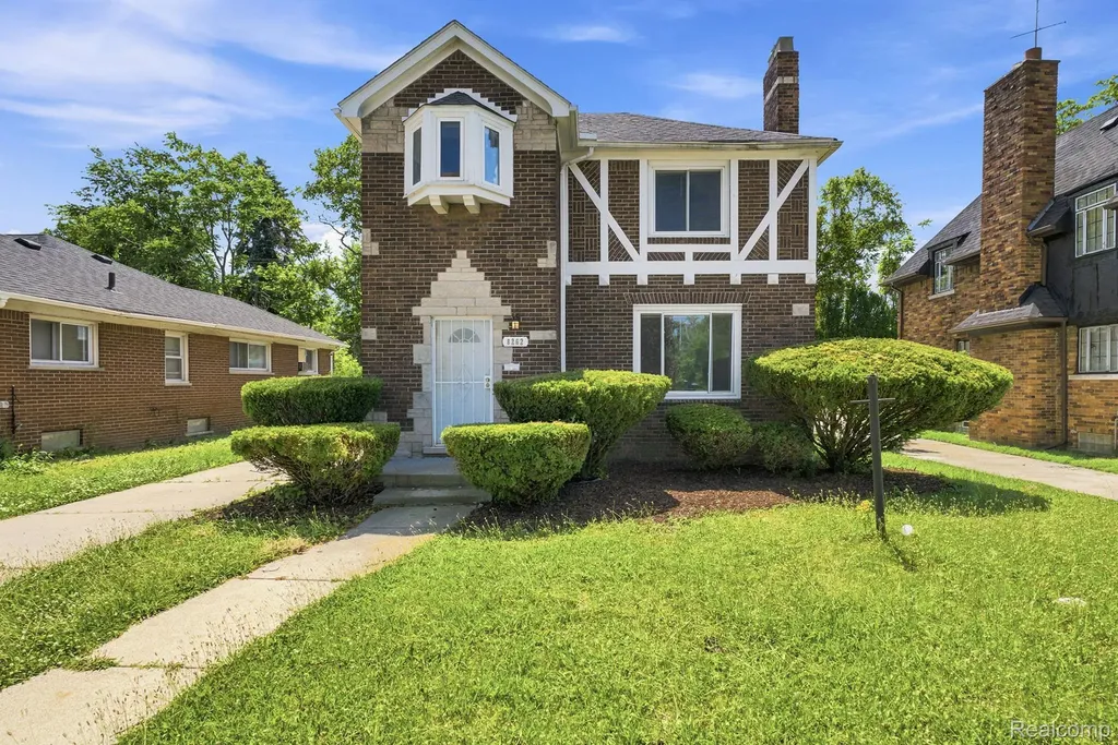 8262 E Outer Drive Detroit City MI 48213