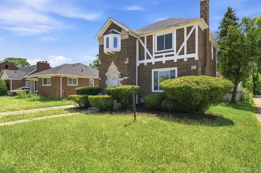 8262 E Outer Drive Detroit City MI 48213