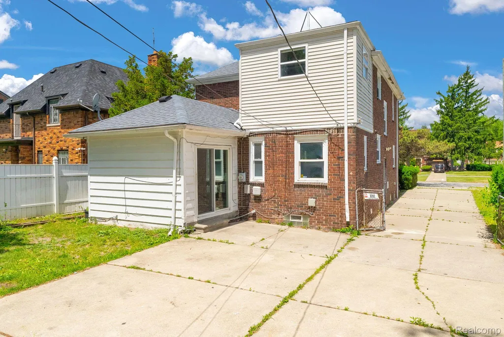 8262 E Outer Drive Detroit City MI 48213