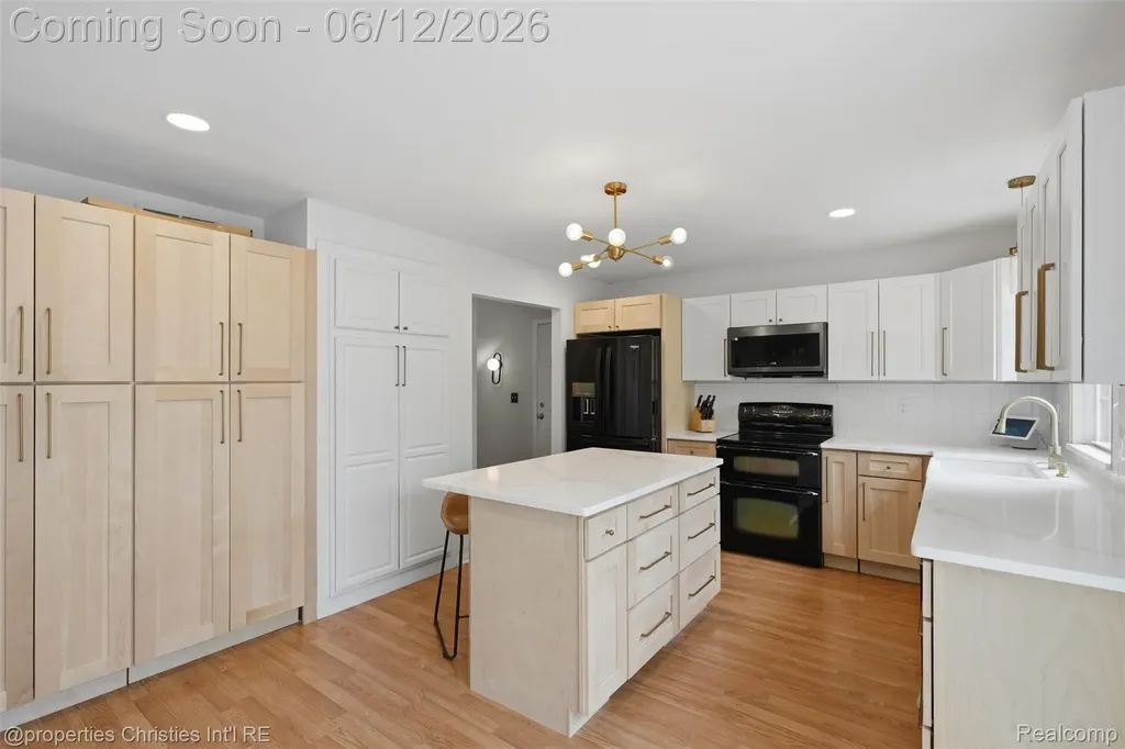 124 Rexton Street Novi City MI 48377