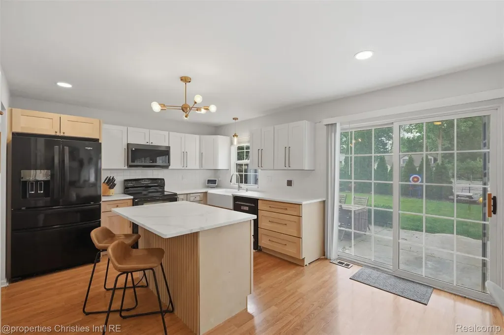 124 Rexton Street Novi City MI 48377