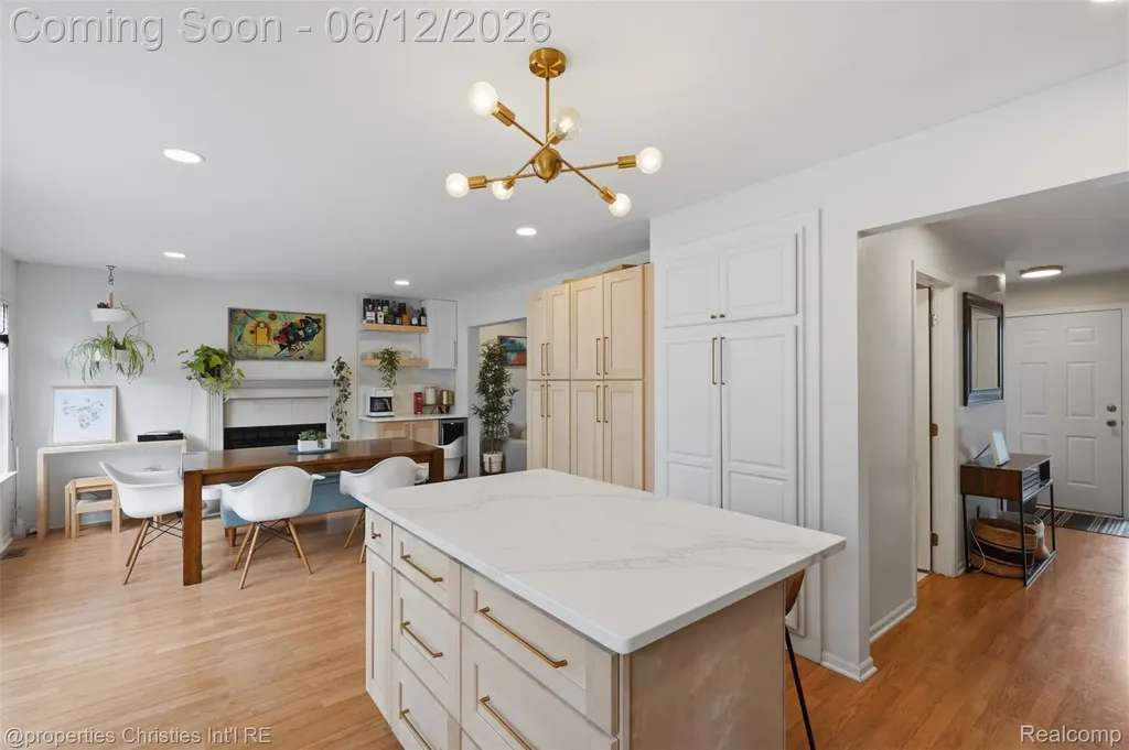 124 Rexton Street Novi City MI 48377
