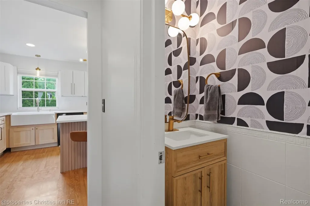 124 Rexton Street Novi City MI 48377