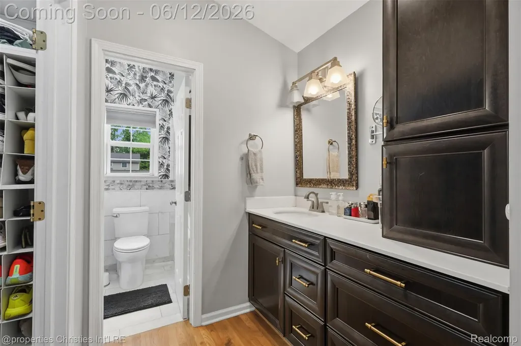 124 Rexton Street Novi City MI 48377