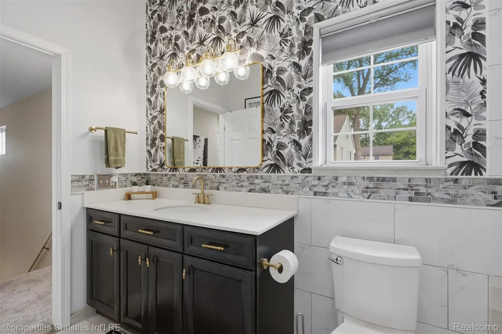 124 Rexton Street Novi City MI 48377