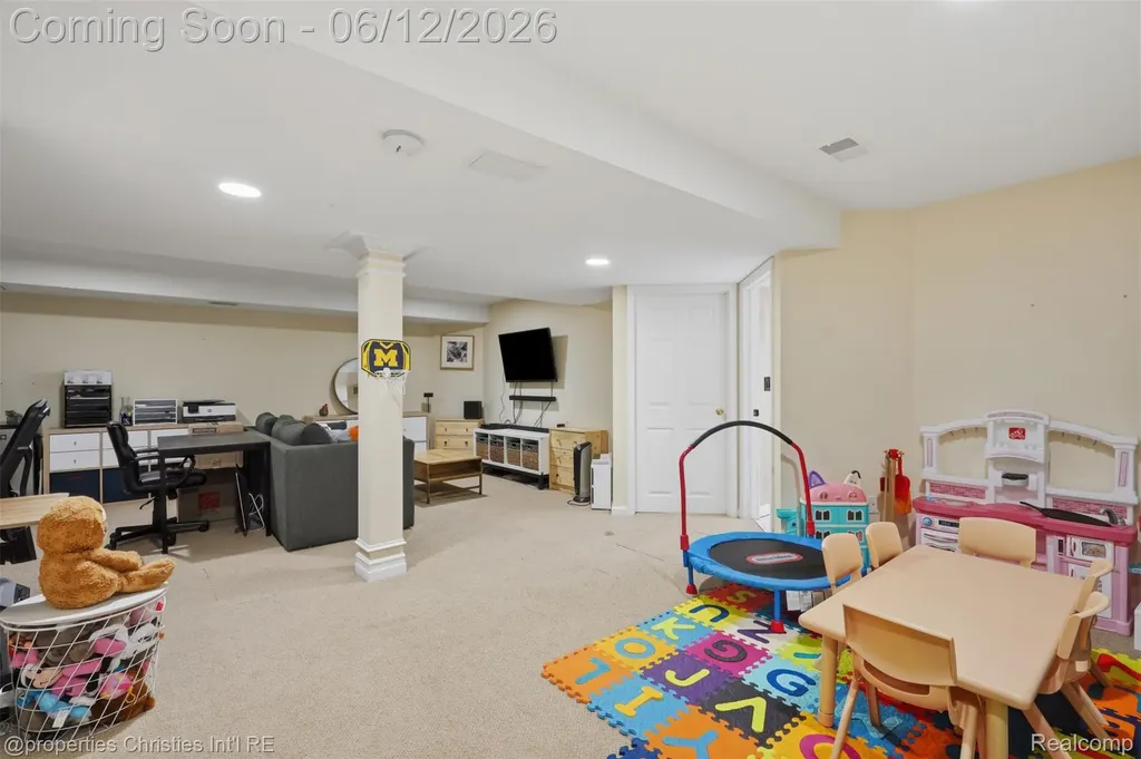 124 Rexton Street Novi City MI 48377
