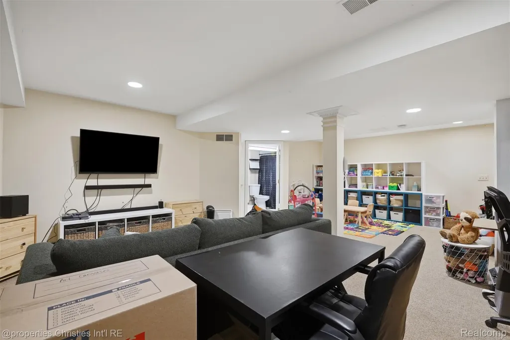 124 Rexton Street Novi City MI 48377