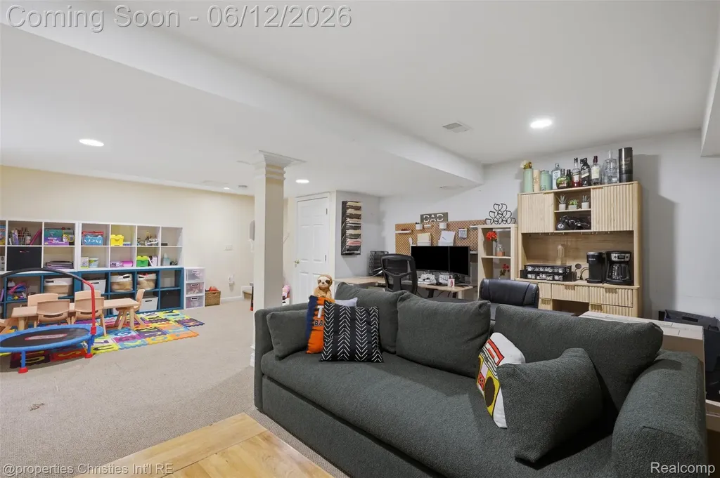 124 Rexton Street Novi City MI 48377