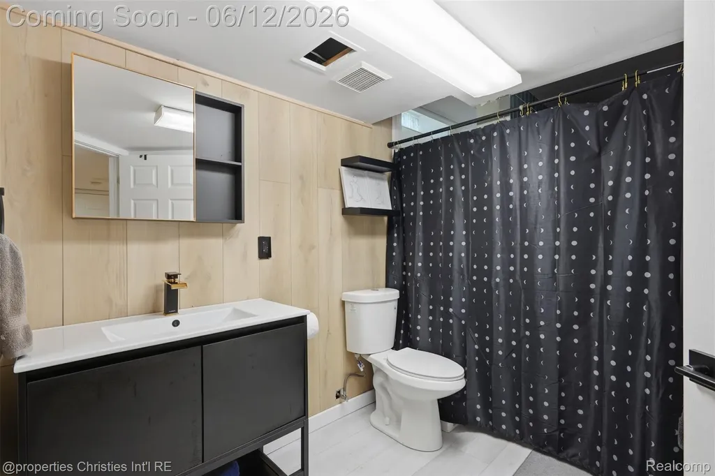 124 Rexton Street Novi City MI 48377