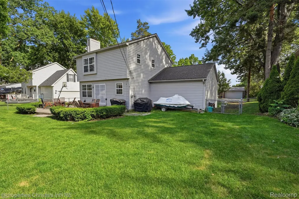 124 Rexton Street Novi City MI 48377