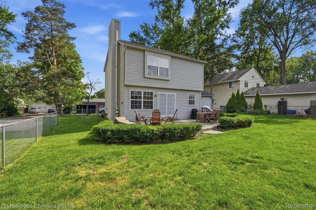 124 Rexton Street Novi City MI 48377