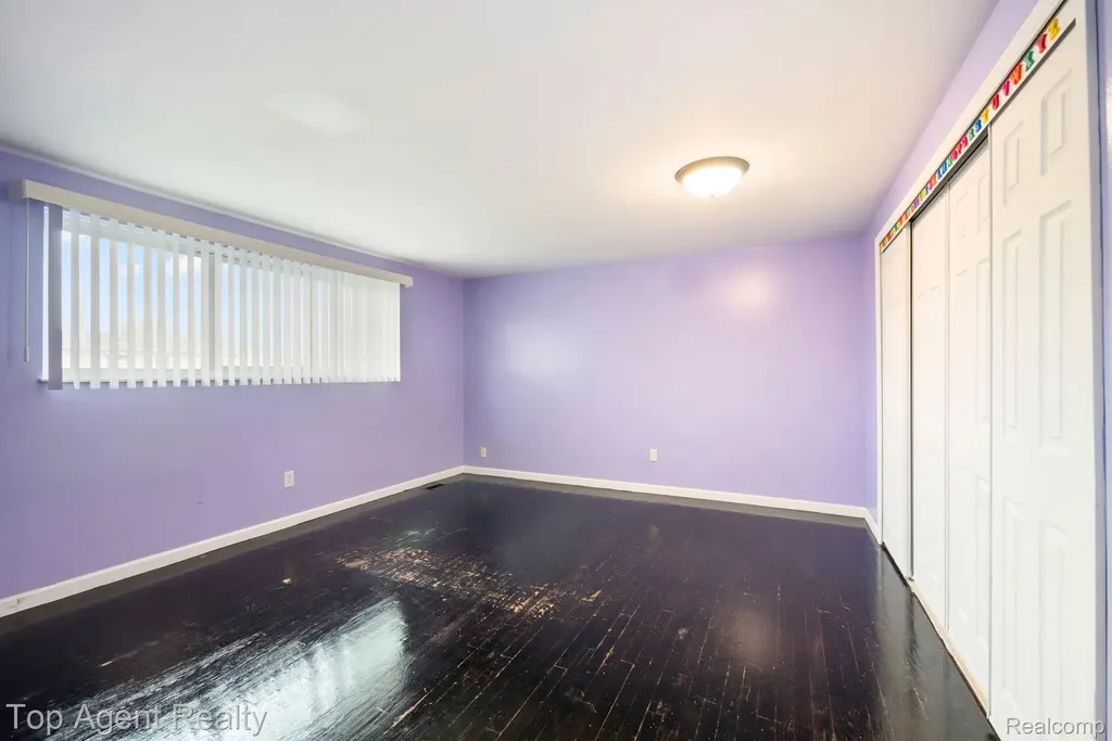 30151 Barbary Court Warren City MI 48093