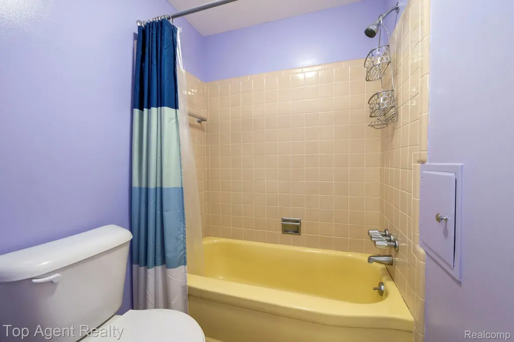 30151 Barbary Court Warren City MI 48093
