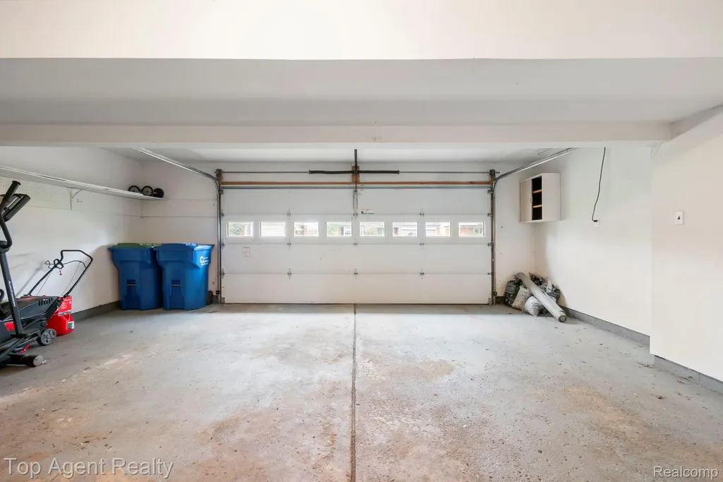 30151 Barbary Court Warren City MI 48093