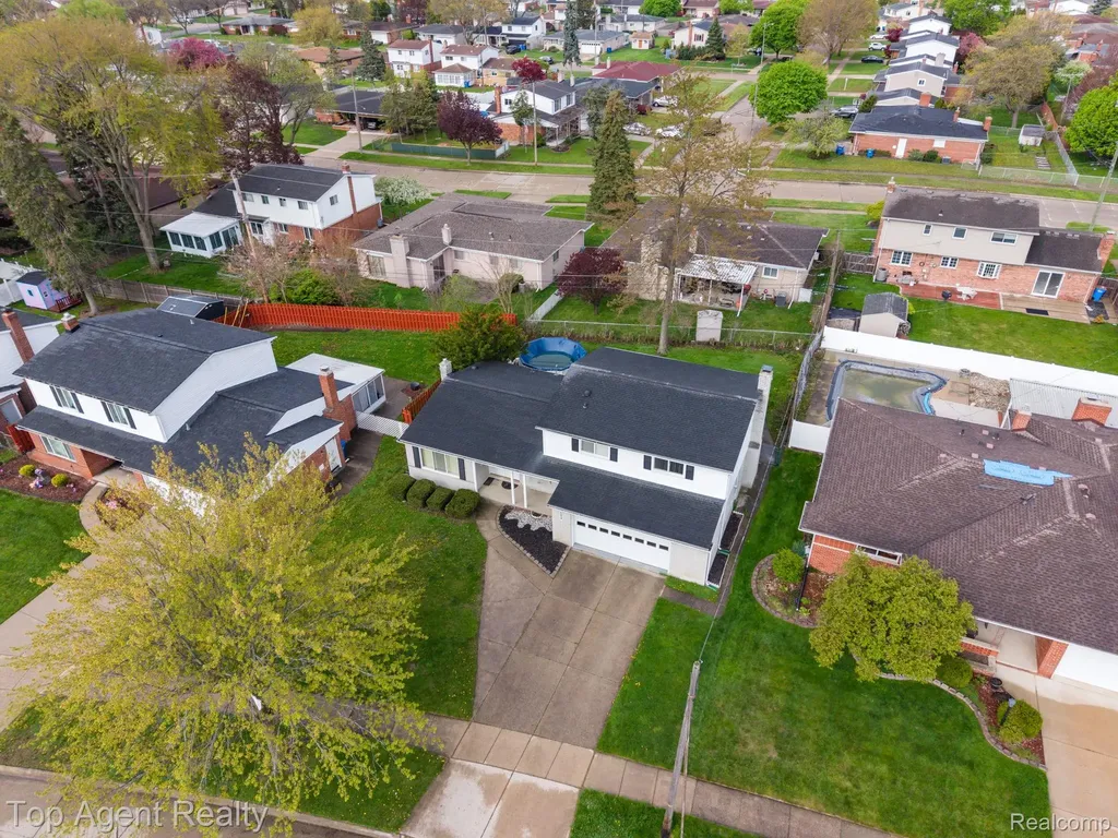 30151 Barbary Court Warren City MI 48093