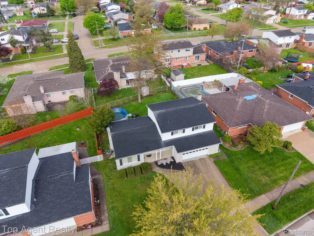 30151 Barbary Court Warren City MI 48093