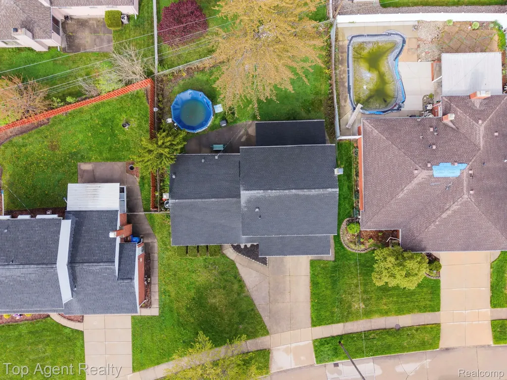 30151 Barbary Court Warren City MI 48093