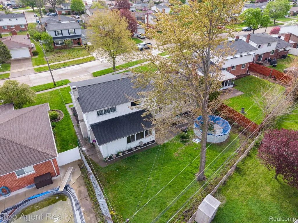 30151 Barbary Court Warren City MI 48093