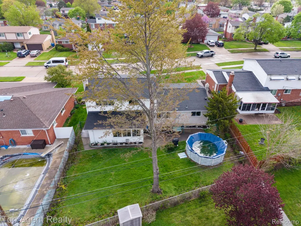 30151 Barbary Court Warren City MI 48093