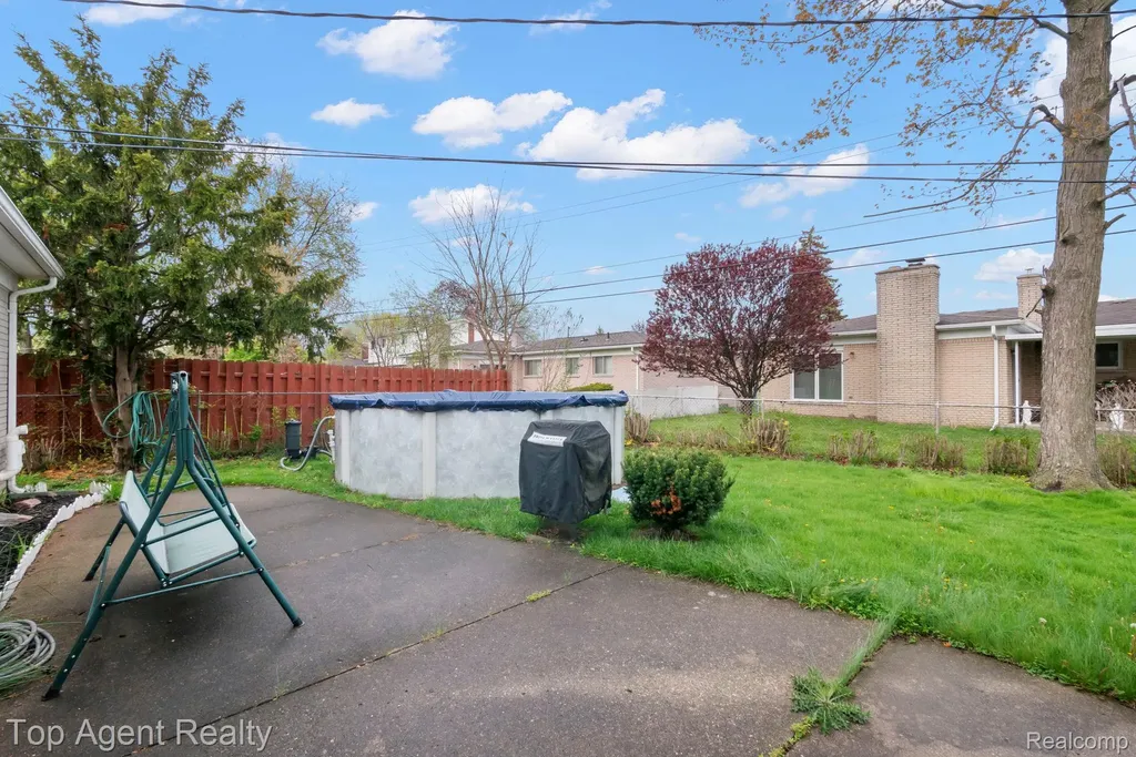 30151 Barbary Court Warren City MI 48093
