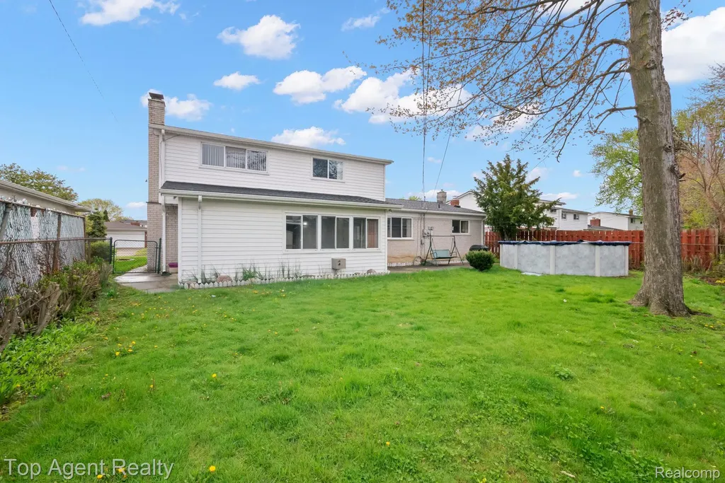 30151 Barbary Court Warren City MI 48093
