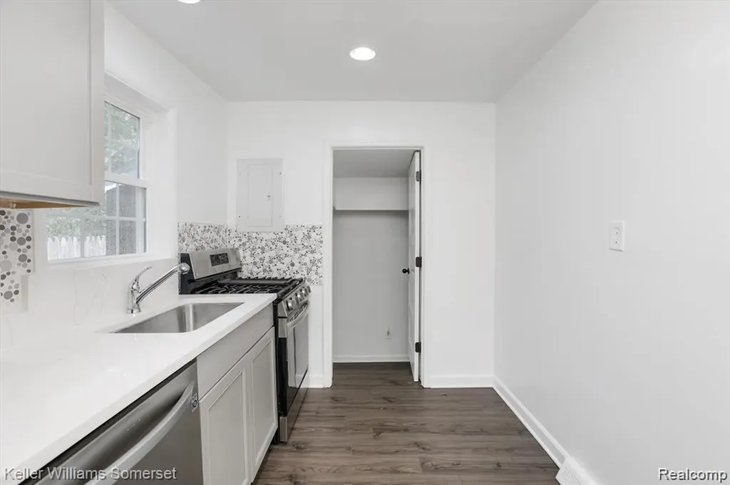 22463 Donald Avenue Eastpointe City MI 48021