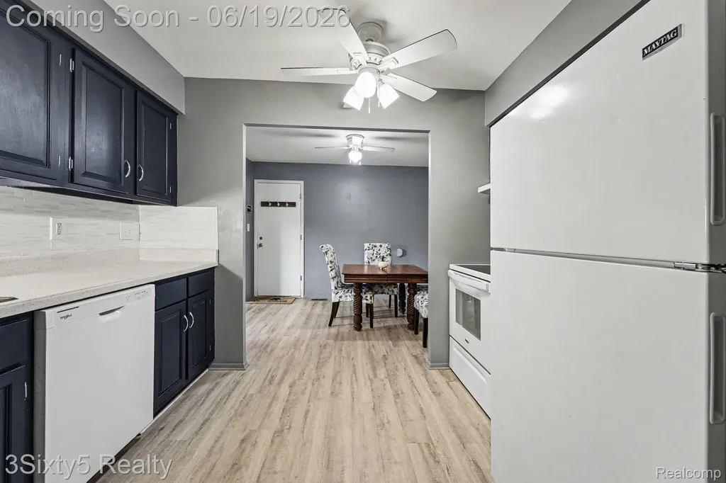 37592 Garden Court Westland City MI 48185