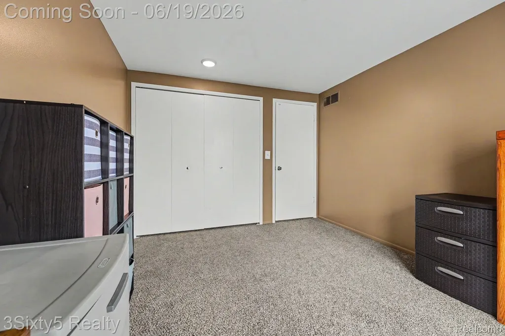 37592 Garden Court Westland City MI 48185