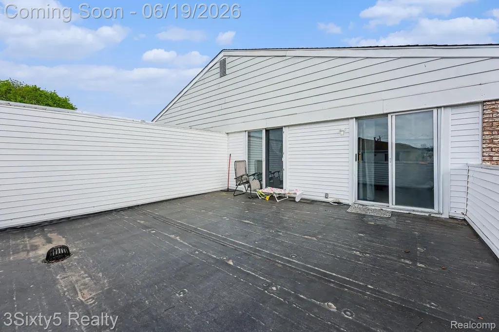 37592 Garden Court Westland City MI 48185