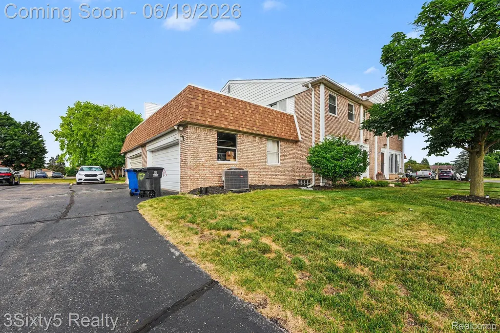 37592 Garden Court Westland City MI 48185