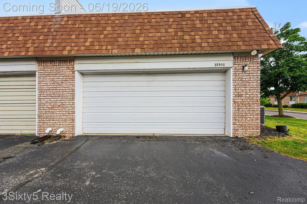 37592 Garden Court Westland City MI 48185