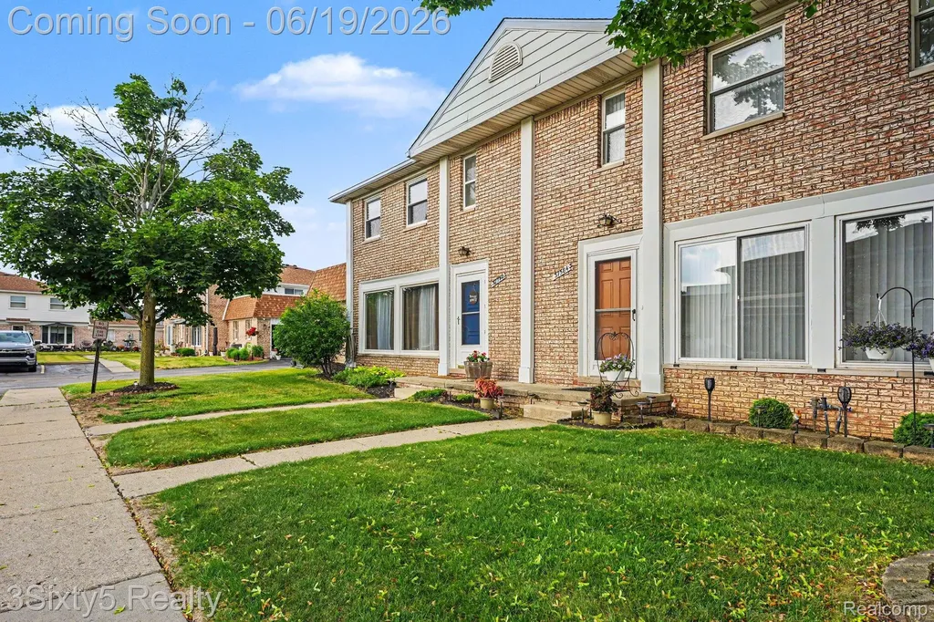 37592 Garden Court Westland City MI 48185