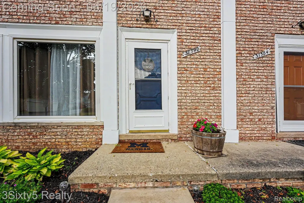 37592 Garden Court Westland City MI 48185