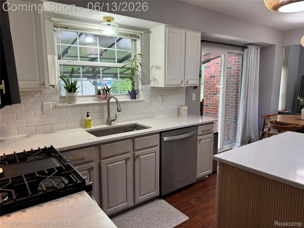6536 Greenbriar Drive Van Buren Charter Township MI 48111