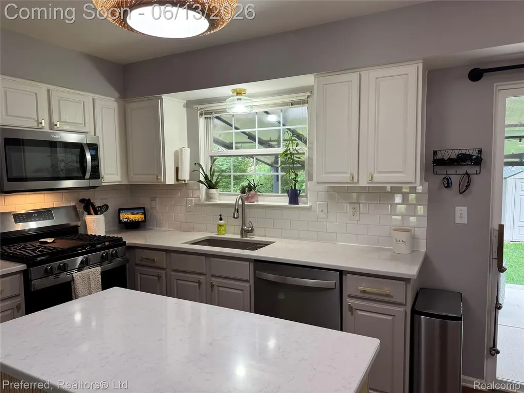 6536 Greenbriar Drive Van Buren Charter Township MI 48111
