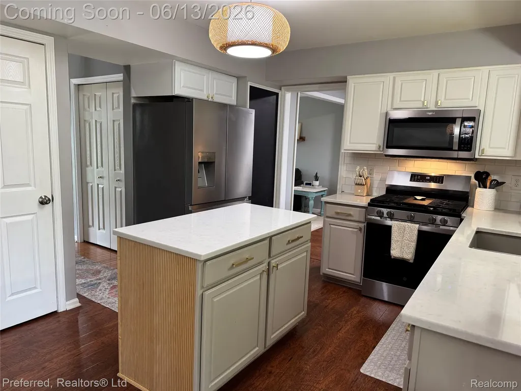 6536 Greenbriar Drive Van Buren Charter Township MI 48111